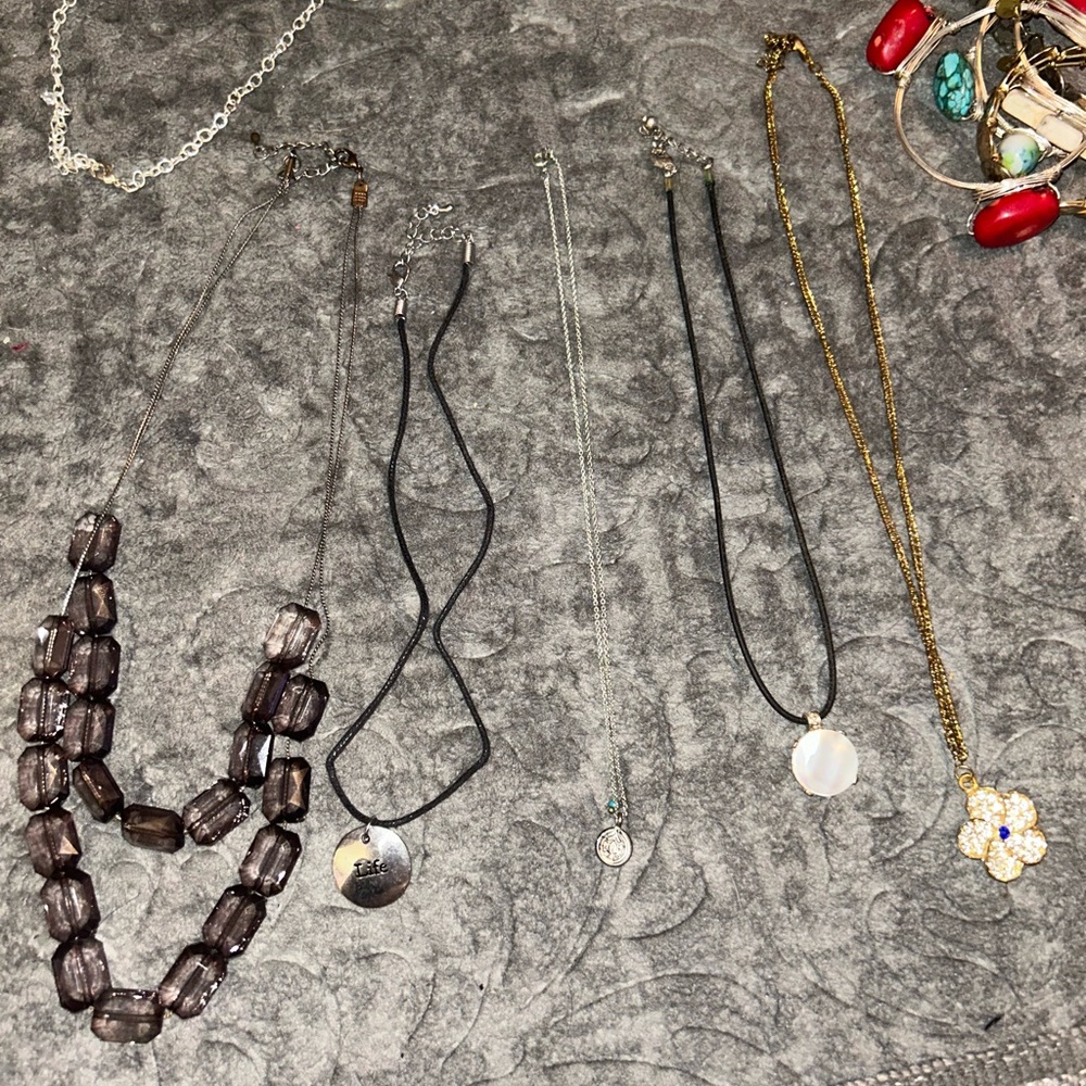 Assorted Jewelry Collection - Picture 4 of 16